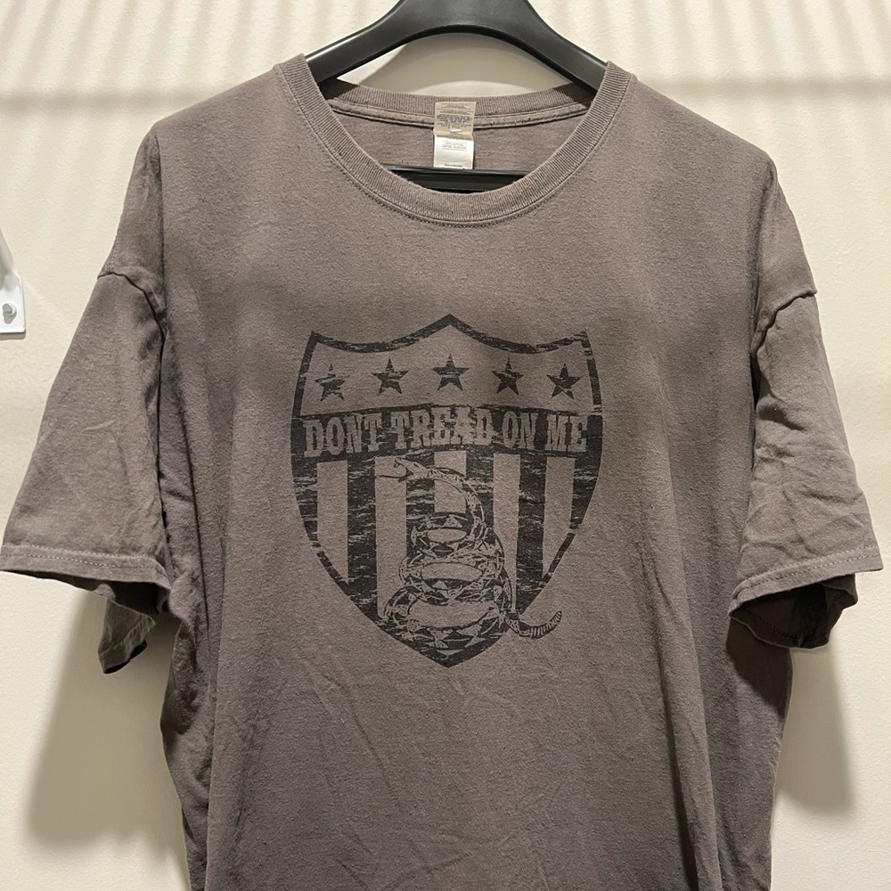 Men’s Gray “Don’t Tread on Me” / “Live Free or Die” T-Shirt (XXL)